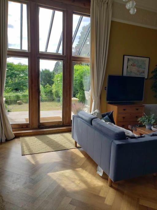 3 Bedroom 3 Bathroom Ground Floor Condo With Veranda Reigate Buitenkant foto