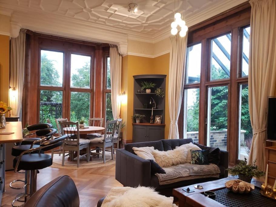 3 Bedroom 3 Bathroom Ground Floor Condo With Veranda Reigate Buitenkant foto