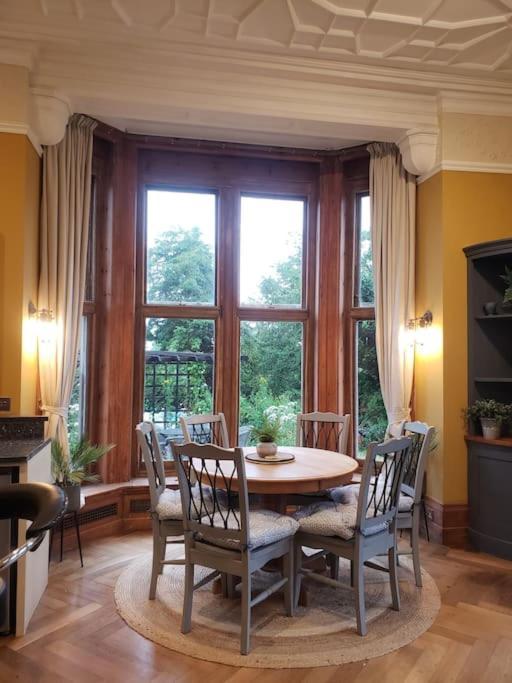 3 Bedroom 3 Bathroom Ground Floor Condo With Veranda Reigate Buitenkant foto