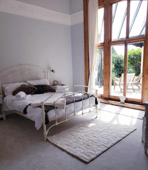 3 Bedroom 3 Bathroom Ground Floor Condo With Veranda Reigate Buitenkant foto