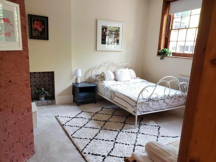 3 Bedroom 3 Bathroom Ground Floor Condo With Veranda Reigate Buitenkant foto